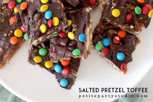 Salted Pretzel Toffee {DIY Holiday Treats}