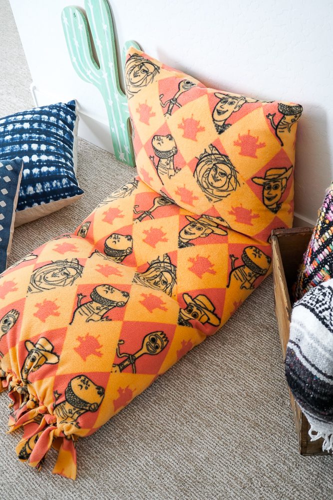 13 Easy DIY Giant Floor Pillows  Giant floor pillows, Floor pillows, Kids  playroom